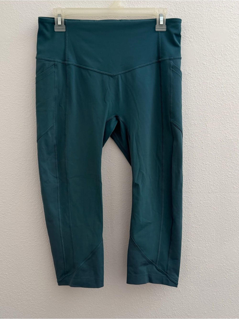 Lululemon Teal blue high-waisted capri leggings with pockets size 10